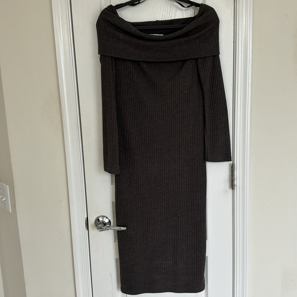 She + Sky Off The Shoulder 3/4 Length Sleeve Midi Dress - Picture 3 of 6